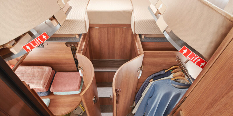 2020_compactline-143LE_Kleiderschrank-Liftfunktion