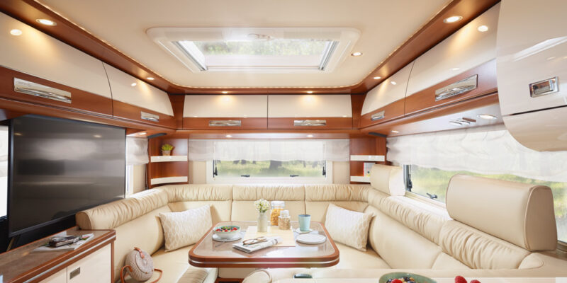 2020_liner-for-two-53-FIAT_Sitzgruppe-v-kueche