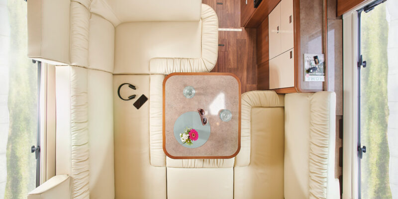 2020_liner-for-two-53L_Iveco_Umbau-Lounge-Sitzgruppe-V1