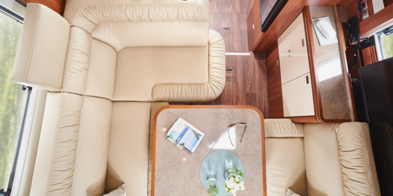 2020_liner-for-two-53_Iveco_Sitzgruppe-vo-couch-V1