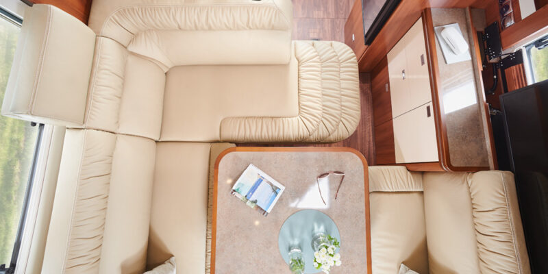 2020_liner-for-two-53_Iveco_Sitzgruppe-vo-couch-V2