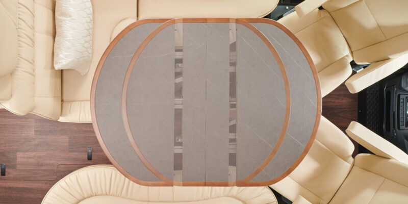 2020_s-plus-61LE-Iveco_Tisch-ausziehbar-V2