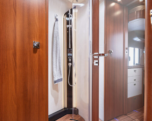 2021_Carthago_Liner-for-Two-53L-Iveco_Dusche