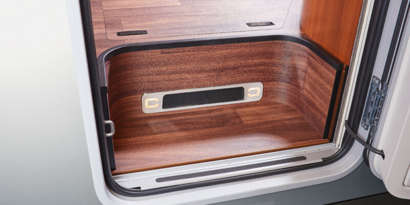 2021_Carthago_Liner-for-Two-53L-Iveco_Eingang-Stufe