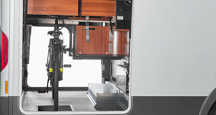 RET-2020_liner-f-two-53-Iveco_Heckgarage