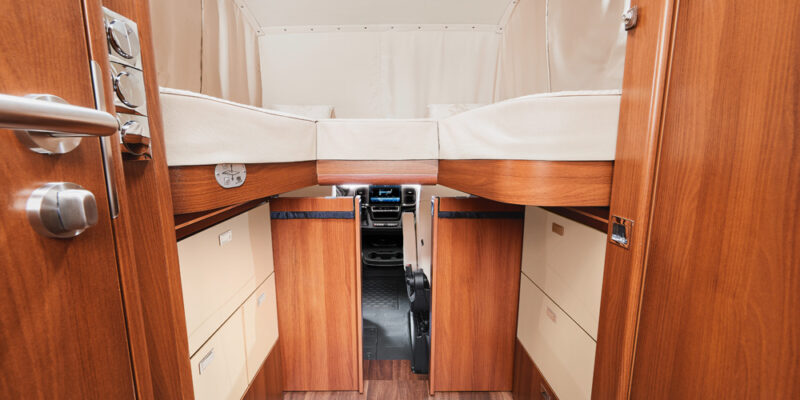 RET-2021_Liner-for-two_53_Hubbett_unten_Schiebetuer