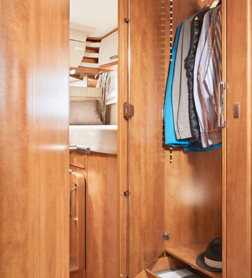 RET-2021_c-line_4.8LE_Schrank_Deckenhoch