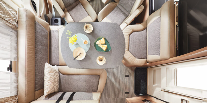 RET-2021_carthago_tourer-i-149-MB_Sitzgruppe_vo