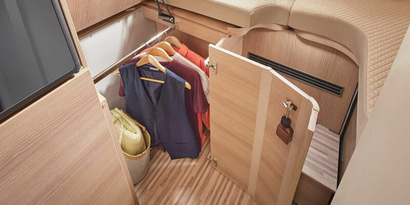 csm_2021_MalibuVan_comfort_640LE_Kleiderschrank-Bett-V1_f9127f2f5a