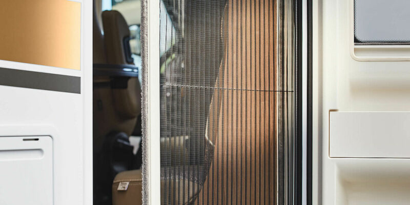 csm_wohnmobil-exterieur-aufbautuer-fliegengitterrollo_f4d542d0d7