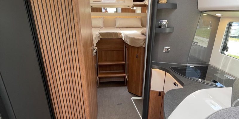 Carthago c-tourer i 145 LE Superior Fiat (12)