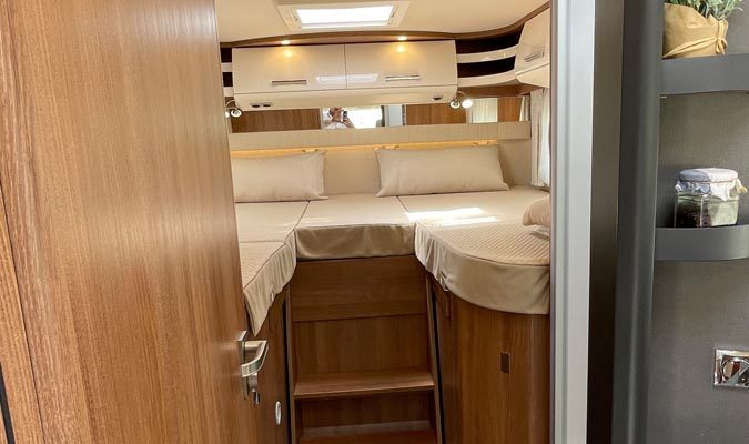 Carthago c-tourer i 145 LE Superior Fiat (45)