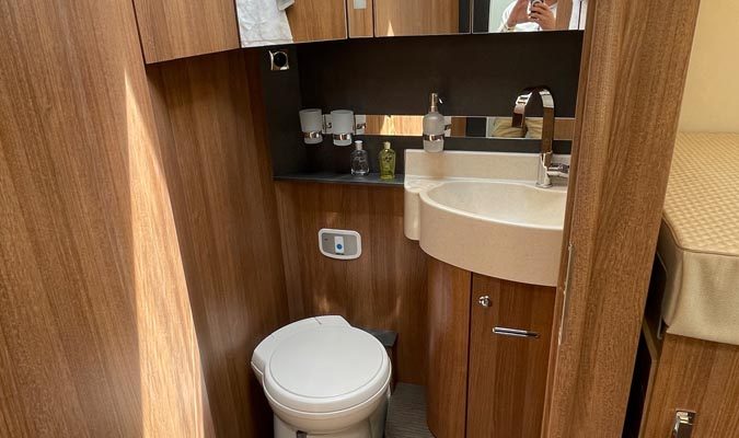 Carthago c-tourer i 145 LE Superior Fiat (50)