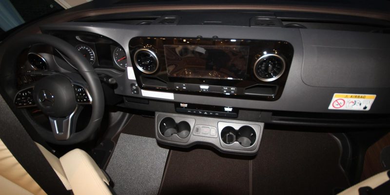 Carthago e-line I 51 QB DA Mercedes (20)