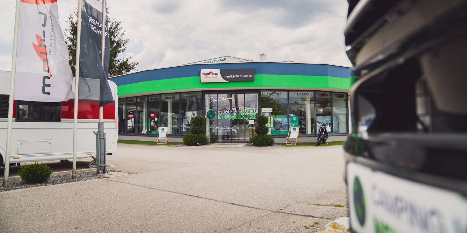 camping-world-neunkirchen-eingang