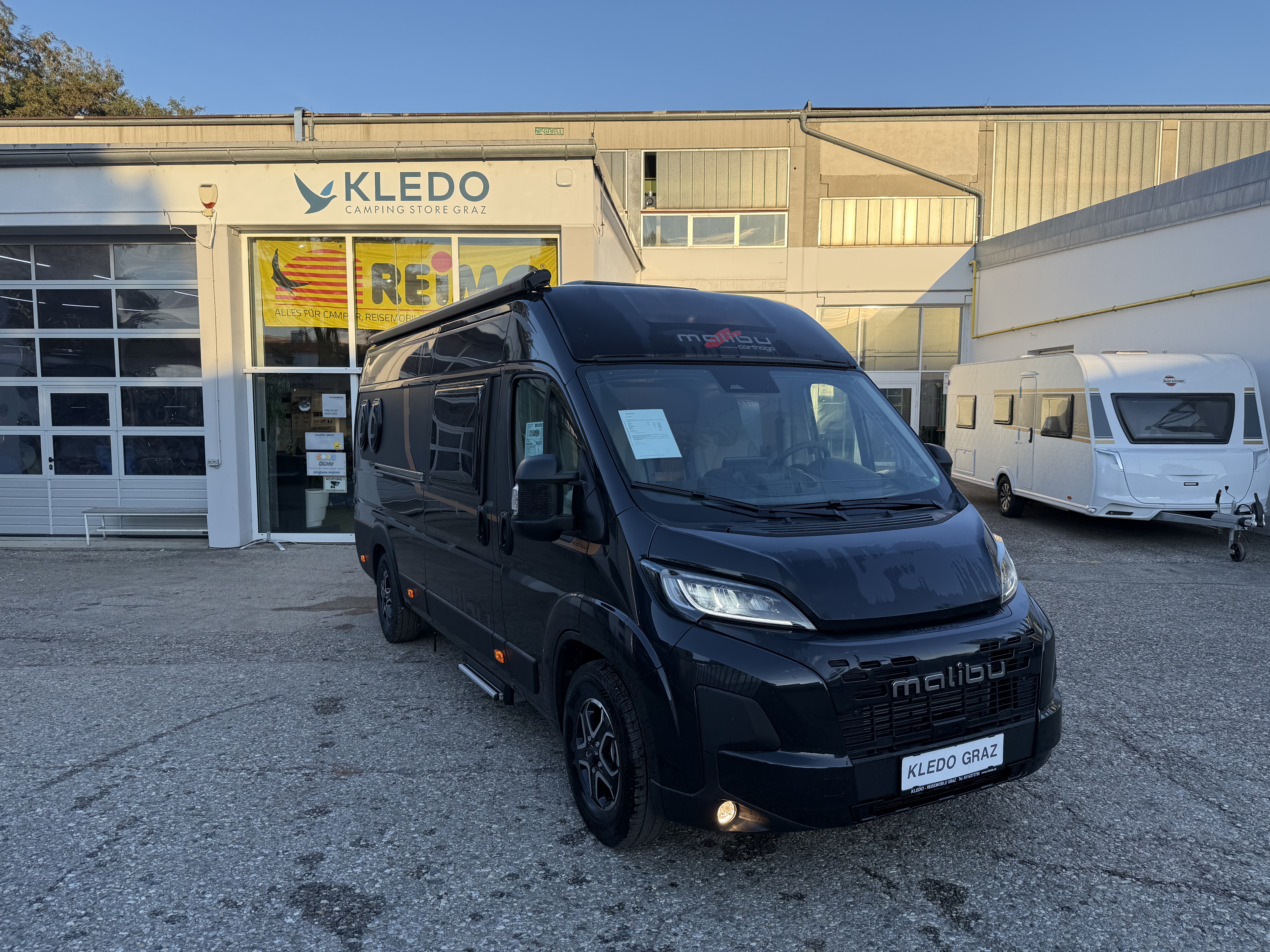 Malibu Van First Class – Two Rooms 640 LE RB charming GT skyview