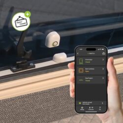 E-Switch von E-Trailer ist dein smarter Einbruchalarm für Wohnmobile & Wohnwagen! 🚐Die kabellosen Sensoren registrieren sofort, wenn eine Tür, ein Fenster oder eine Dachluke geöffnet wird – und schicken dir eine Benachrichtigung aufs Smartphone. So weißt du jederzeit, ob dein Fahrzeug sicher ist.Ob beim Schlafen oder unterwegs – E-Switch gibt dir das gute Gefühl, dass alles unter Kontrolle ist! 🏕️✨#e-trailer #etrailer #campinggear #smartcamper #smartsystem #movera #moveonwithmovera #moverabringtdichweiter